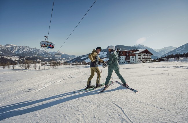 Best Ager beim Skifahren in der 4-Berge-Skischaukel in Schladming-Dachstein